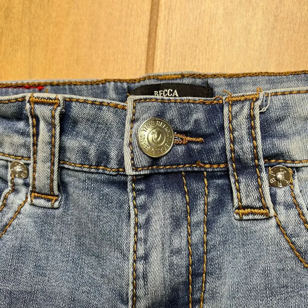 True Religion Becca Denim Shorts Womens Sz 26 Light Wash Cutoff Raw Hem Mid Rise